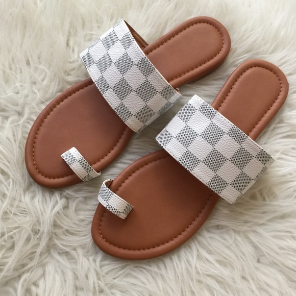Checkered Toe Ring Slip On Sandals - Picture 8 of 16